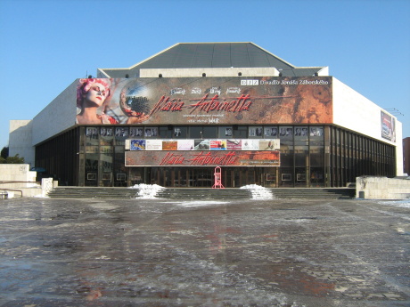 Novostavba Divadla 